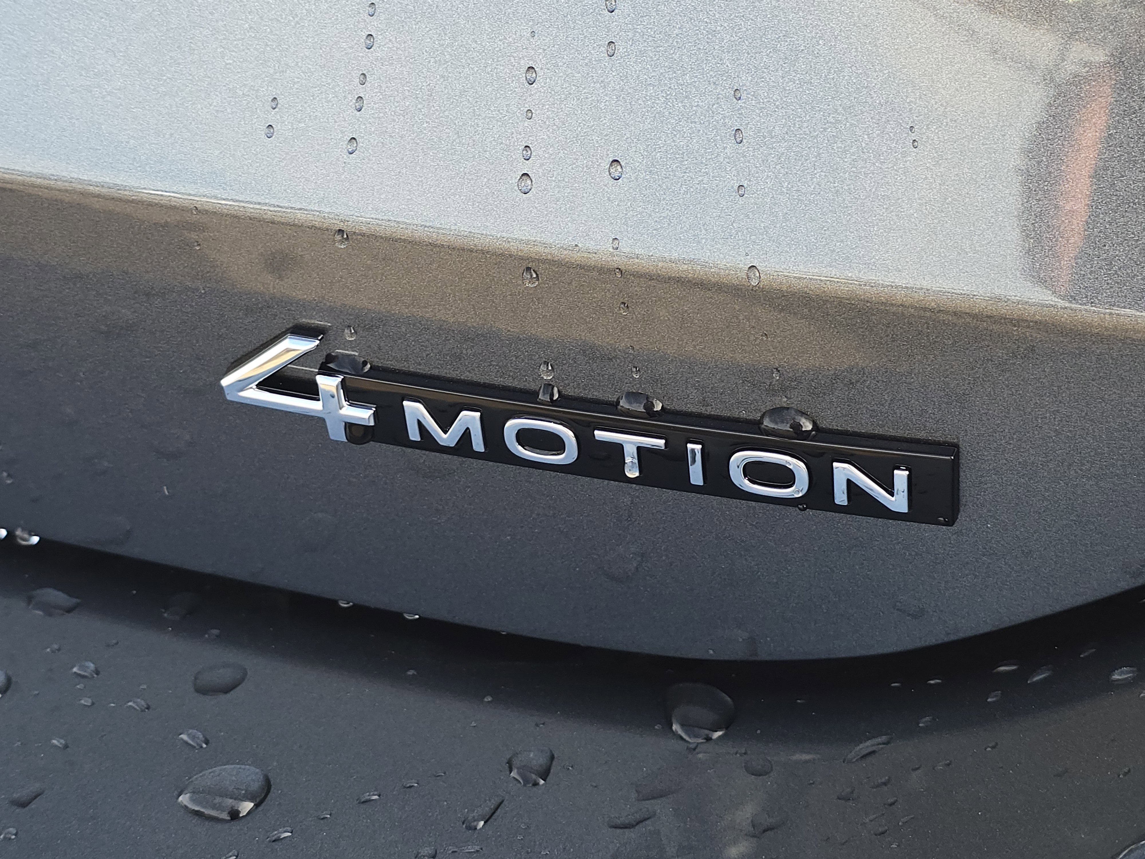 New 2026 Volkswagen Tiguan SE R-Line image 11