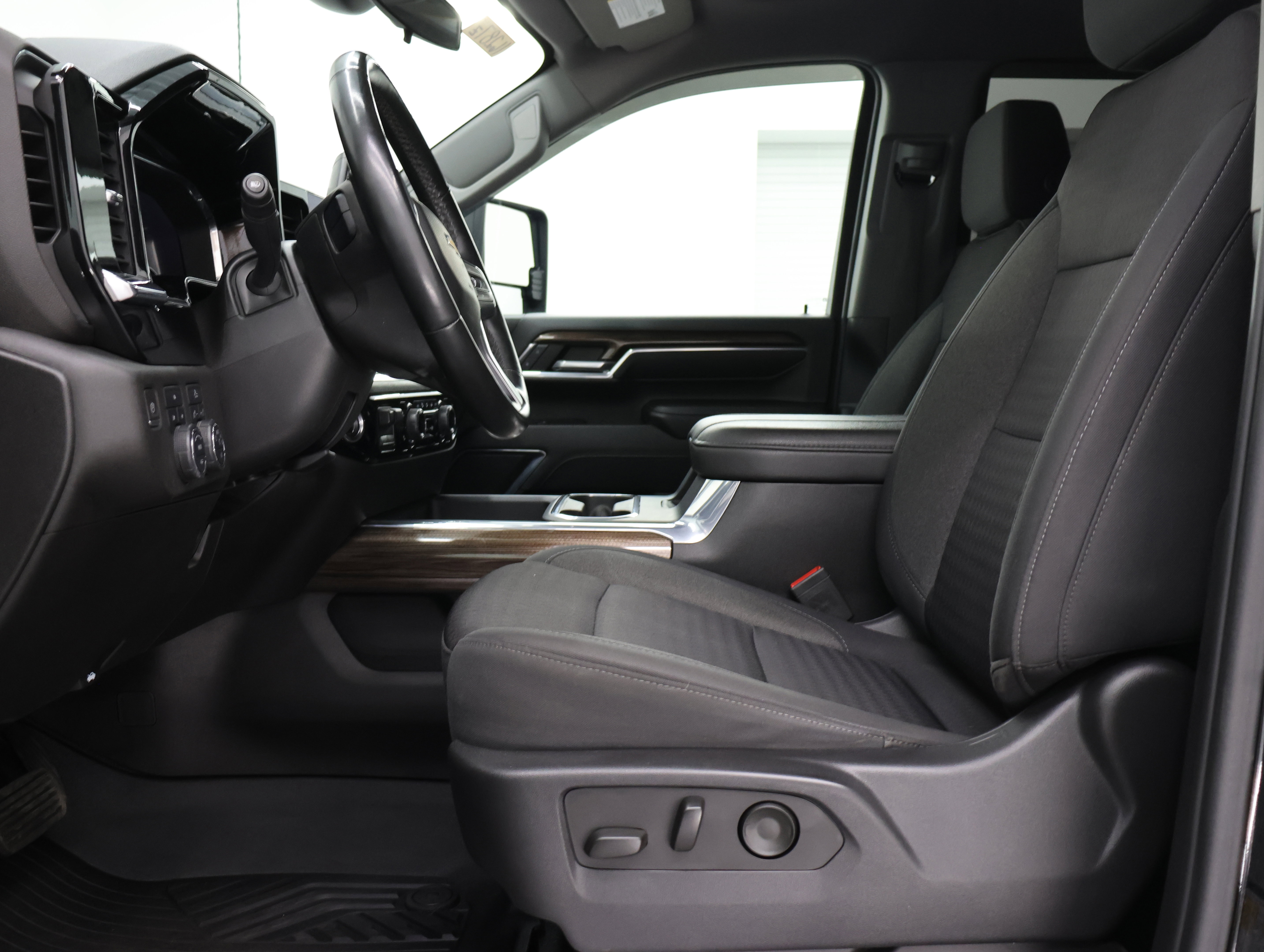 Used 2024 Chevrolet Silverado 2500 LT AWD/4WD image 8