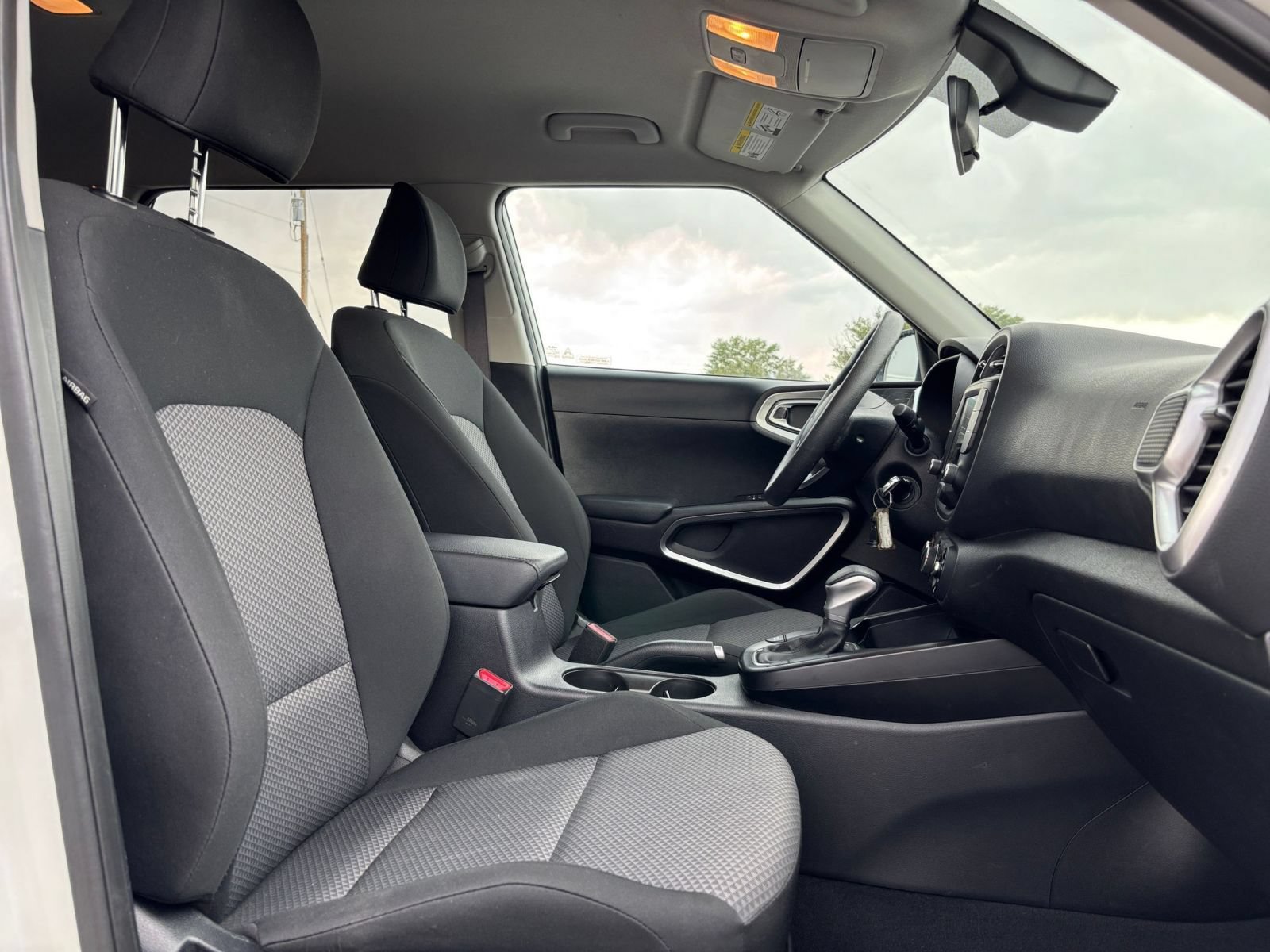Used 2025 Kia Soul LX w/ LX Technology Package FWD image 33