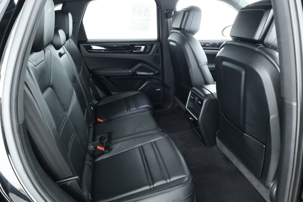 Used 2022 Porsche Cayenne image 23