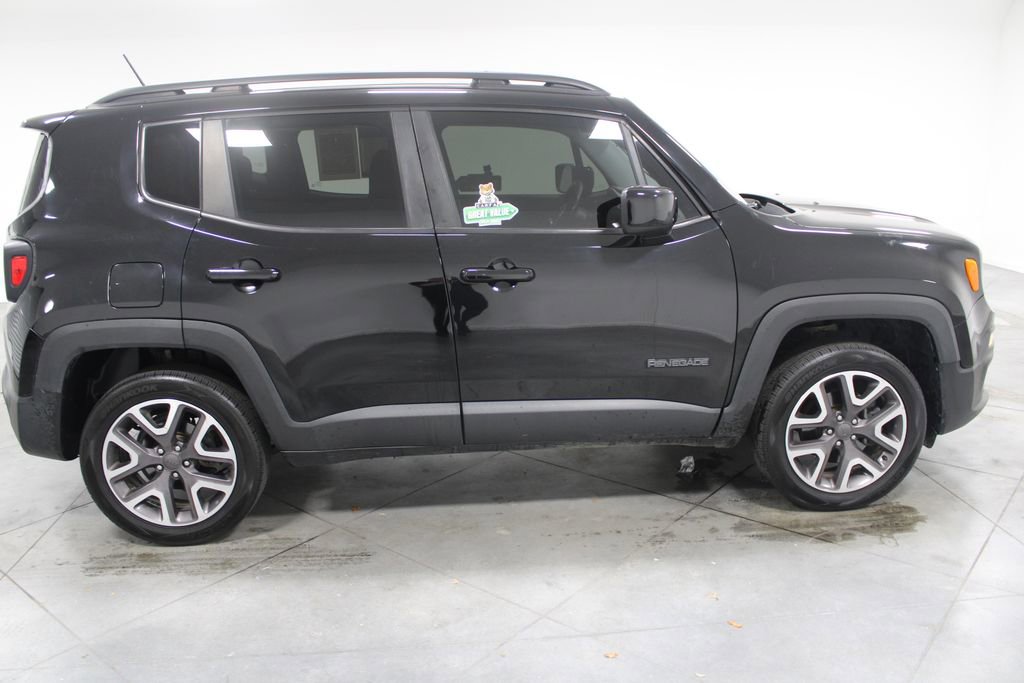 Used 2017 Jeep Renegade Latitude w/ Cold Weather Group image 11