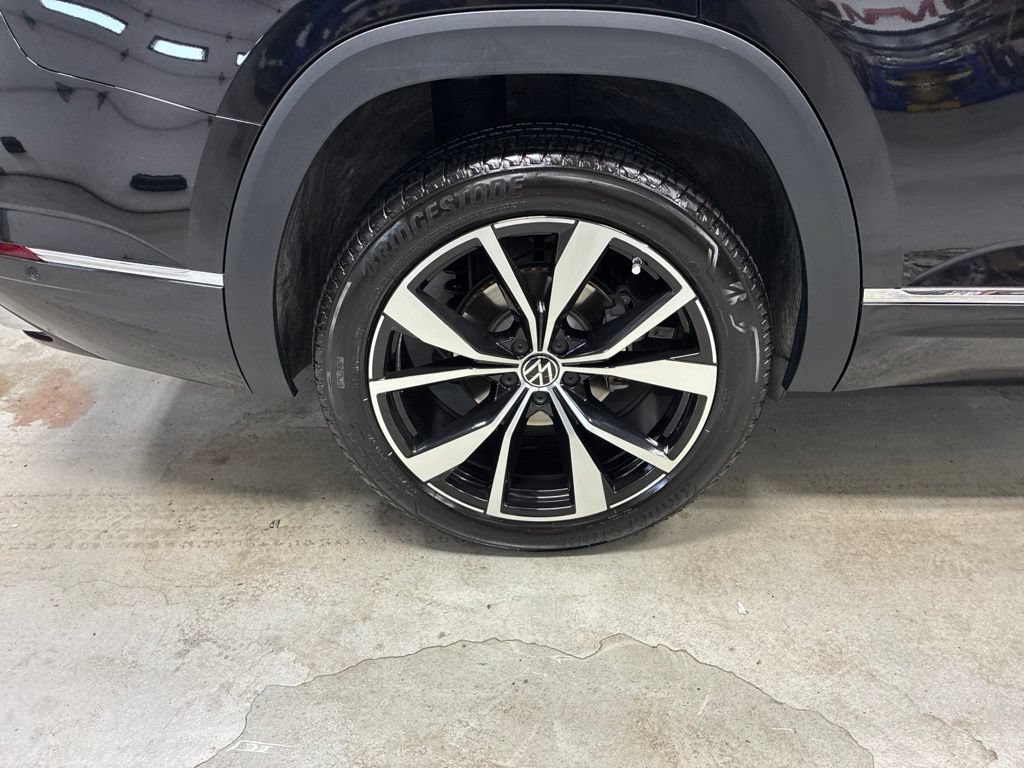Used 2025 Volkswagen Atlas SEL Premium R-Line AWD/4WD image 3
