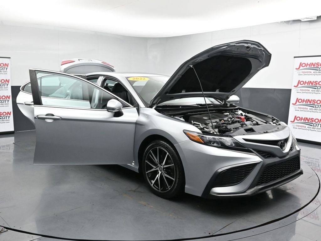 Used 2022 Toyota Camry SE video 2