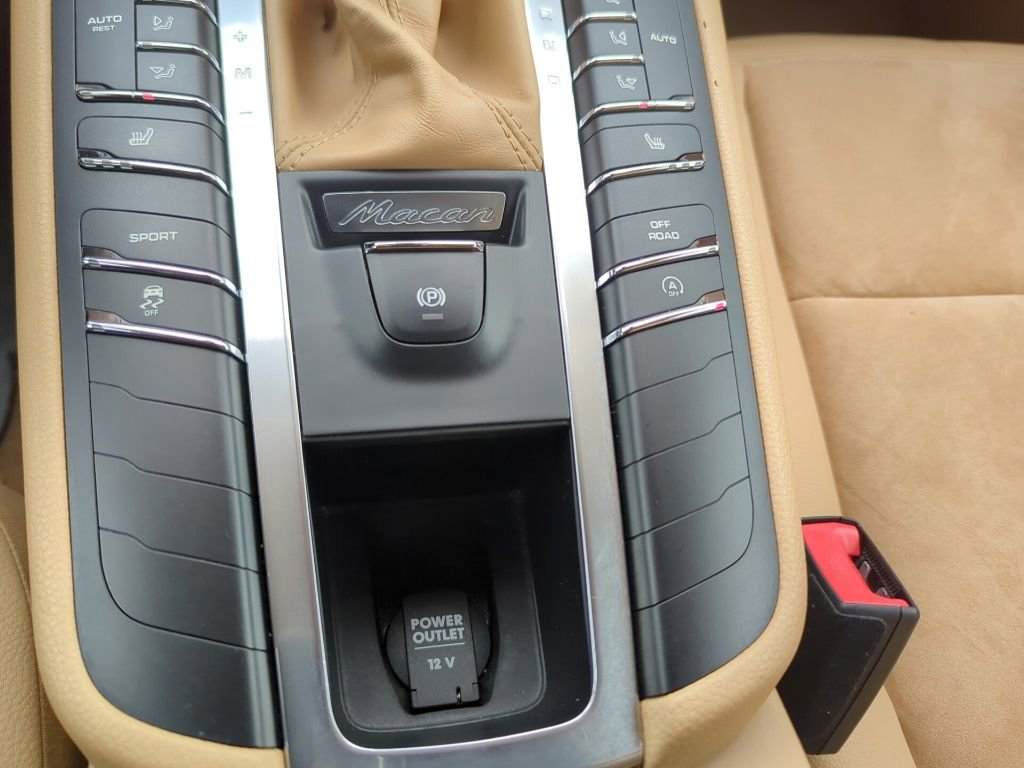 Used 2015 Porsche Macan S AWD/4WD image 19