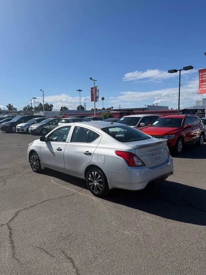 Used 2018 Nissan Versa S Plus image 3