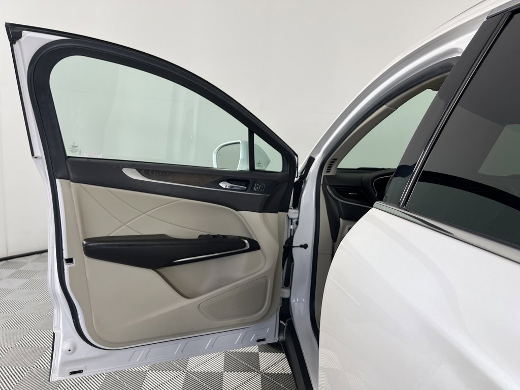 Used 2019 Lincoln MKC Reserve image 10