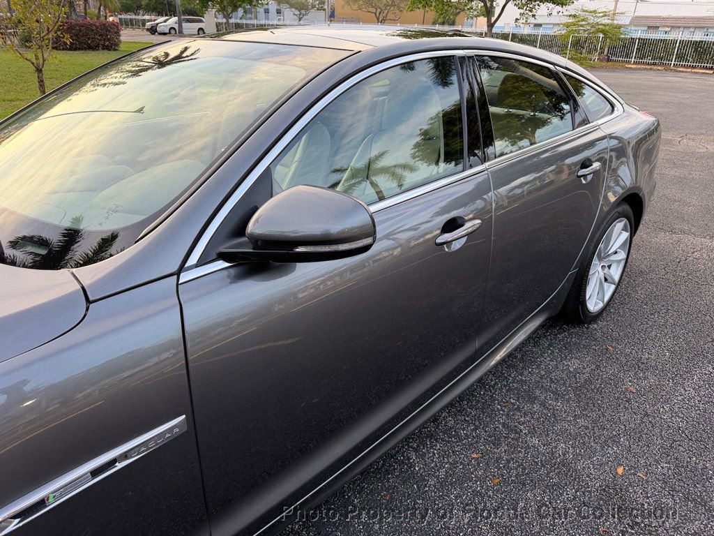Used 2017 Jaguar XJ R-Sport image 30