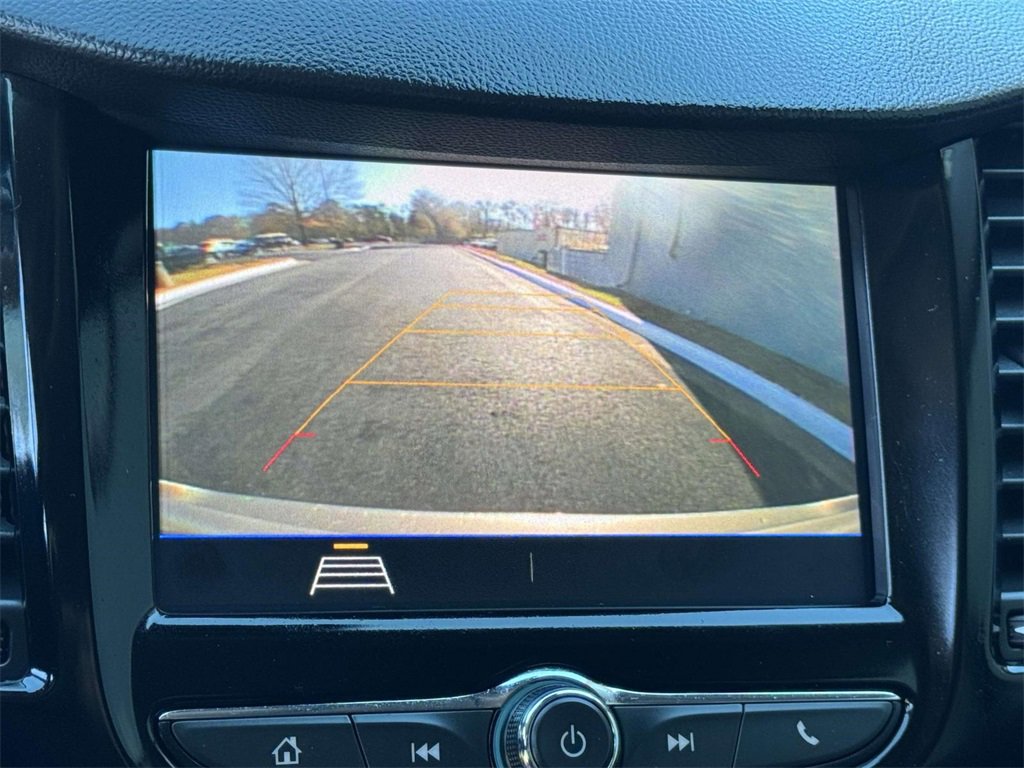 Used 2021 Chevrolet Trax LT w/ LT Convenience Package image 4