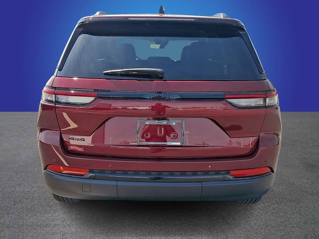 Used 2025 Jeep Grand Cherokee Altitude AWD/4WD image 5