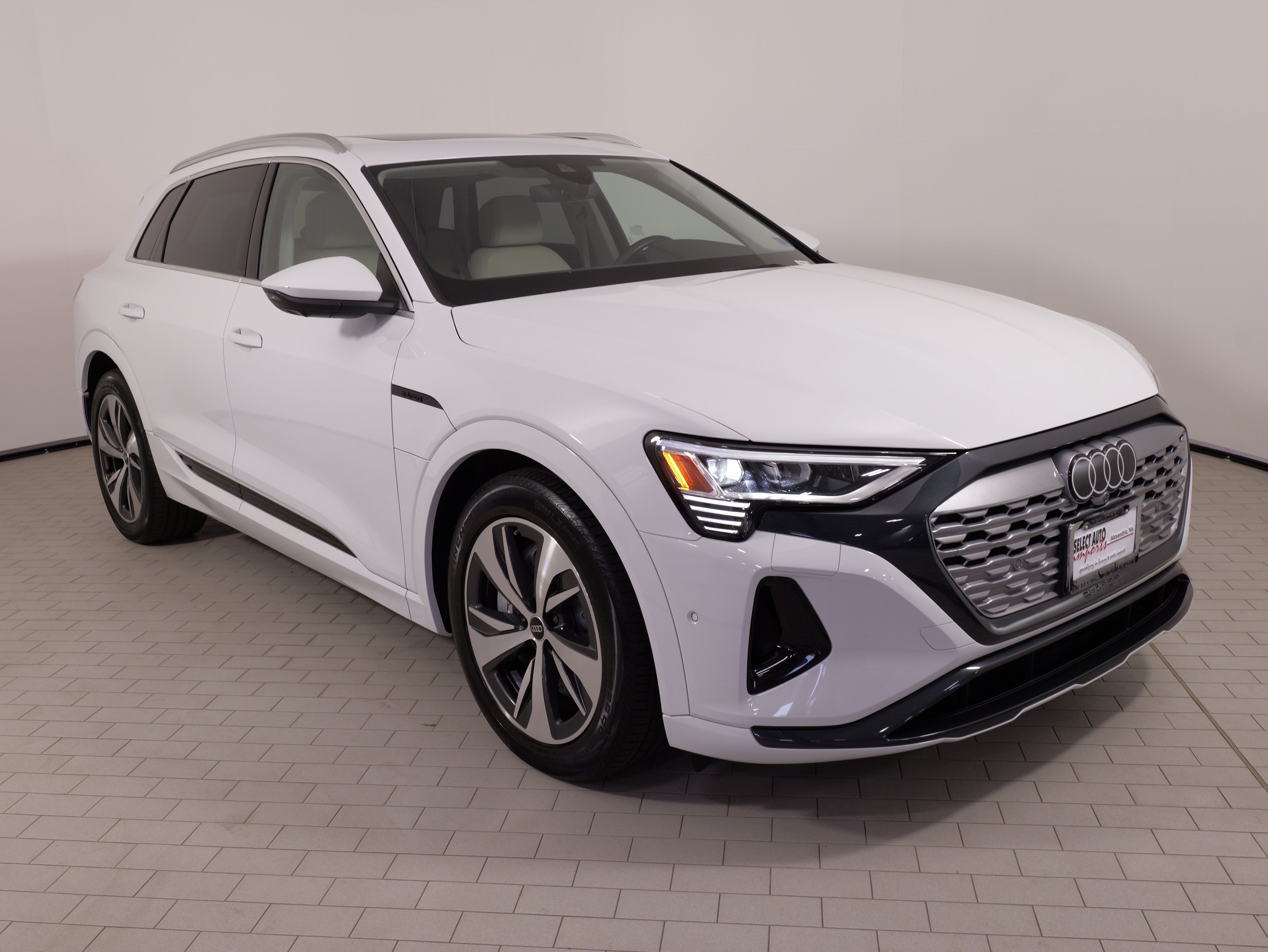 Used 2024 Audi Q8 e-tron Premium Plus w/ Premium Plus Package AWD/4WD image 6