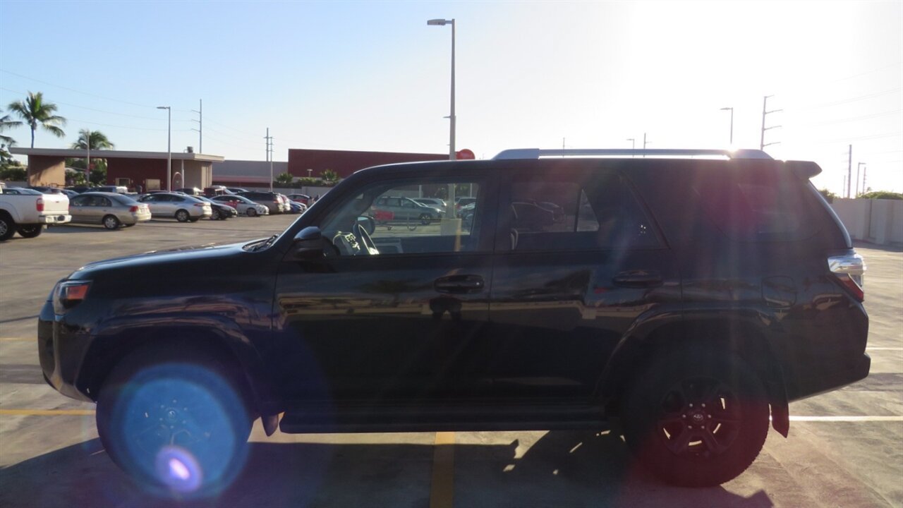 Used 2016 Toyota 4Runner SR5 RWD image 5