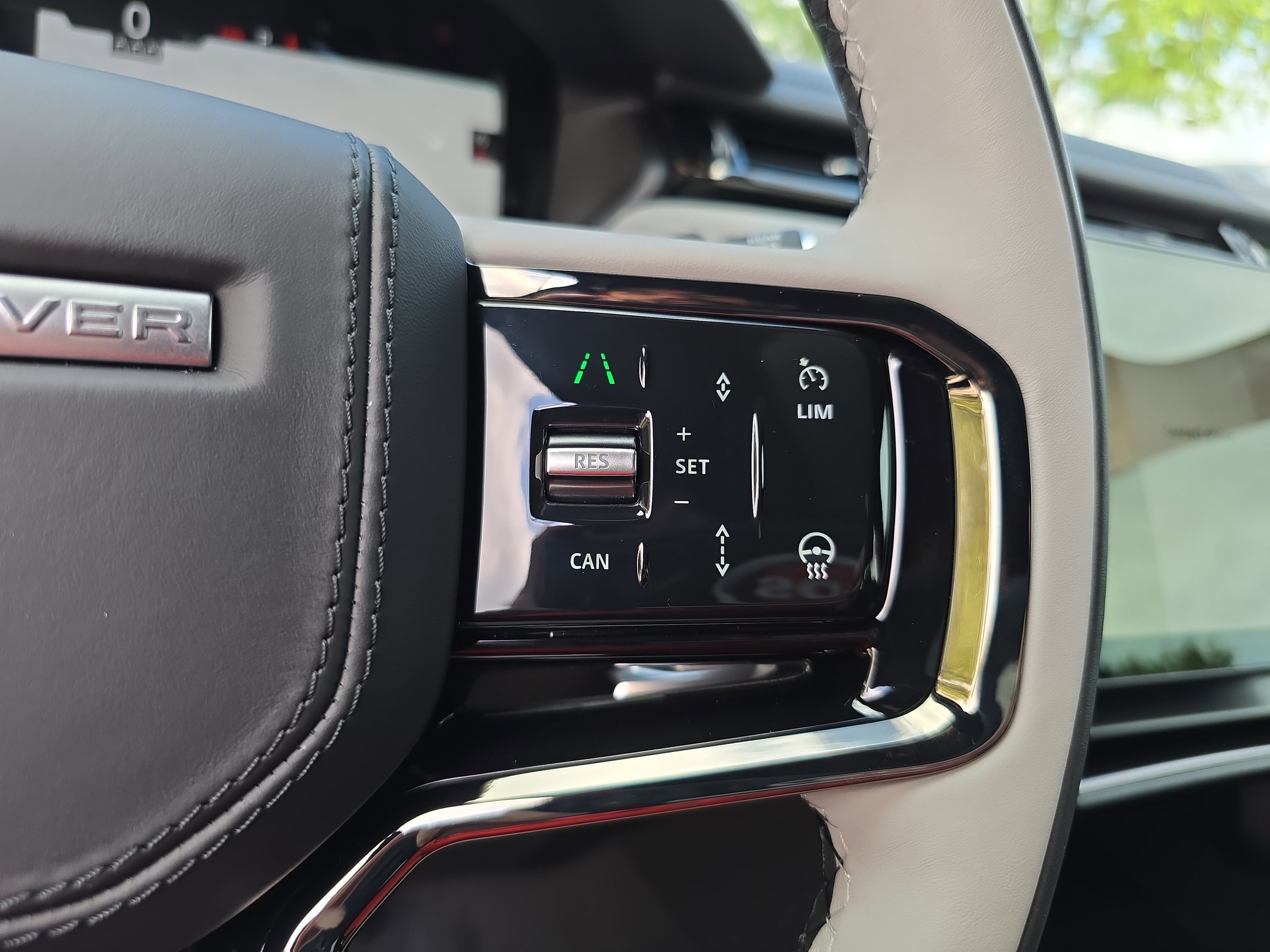 New 2026 Land Rover Range Rover Velar Dynamic SE image 18