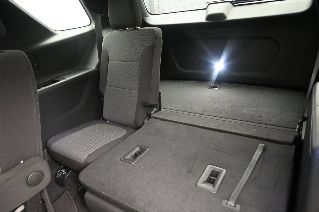 Used 2023 Chevrolet Traverse LT FWD image 15