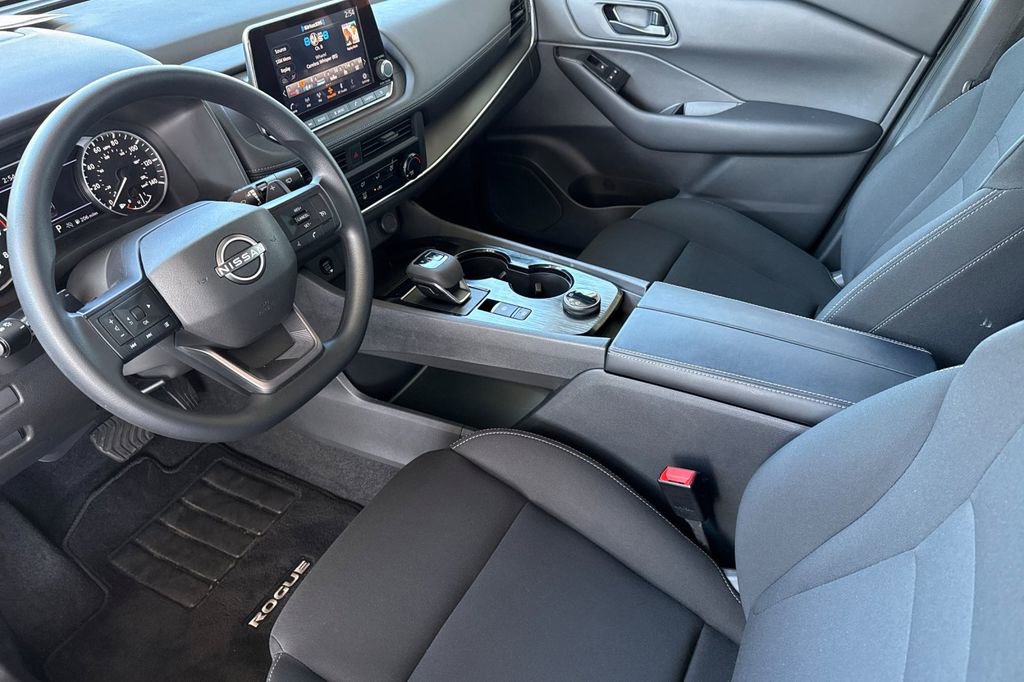 Used 2025 Nissan Rogue S AWD/4WD image 5