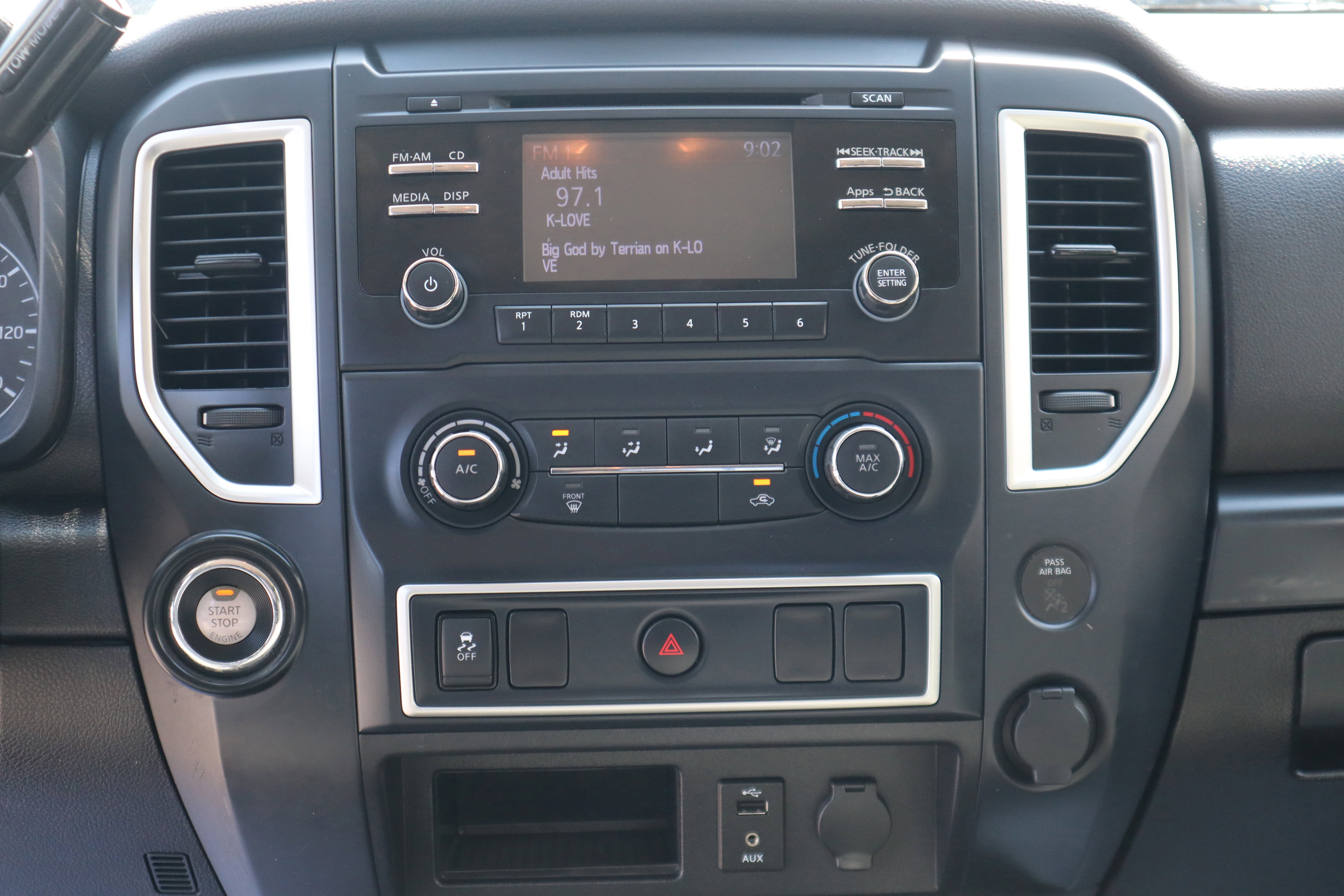 Used 2017 Nissan Titan S RWD image 13
