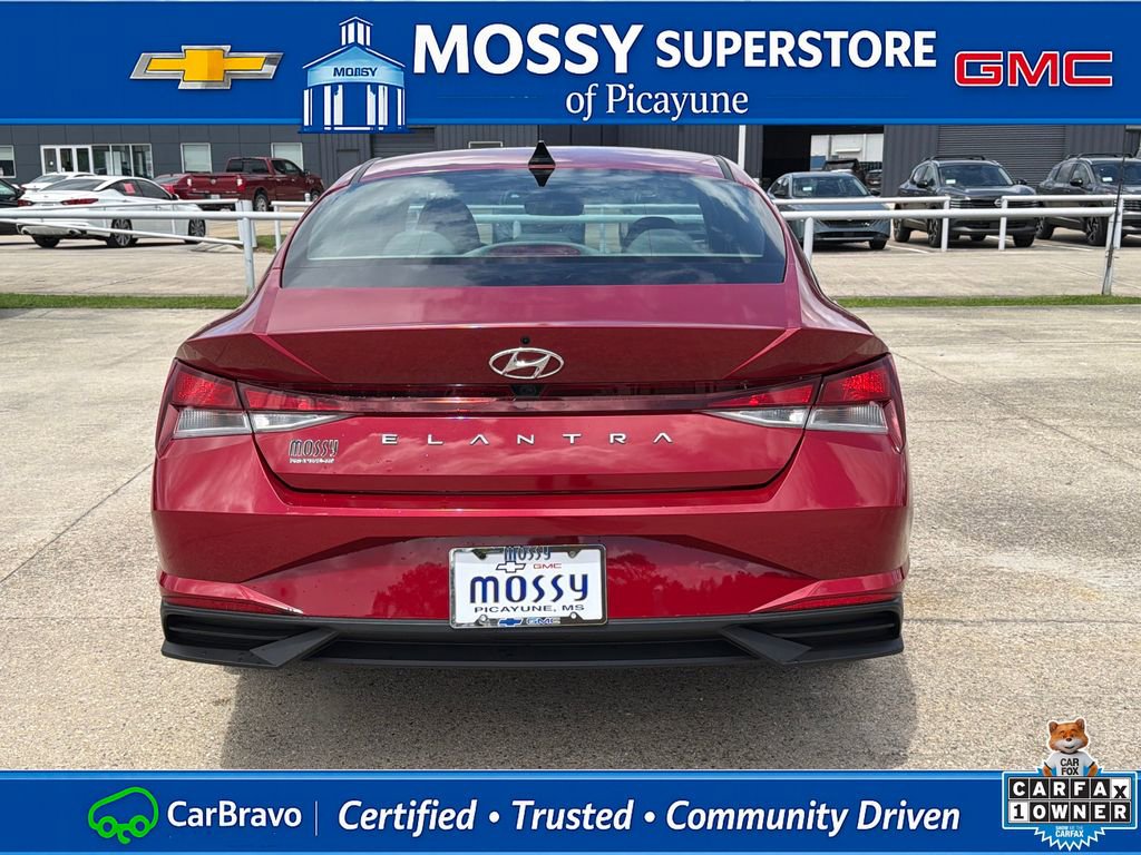 Used 2023 Hyundai Elantra SEL w/ Cargo Package FWD image 5