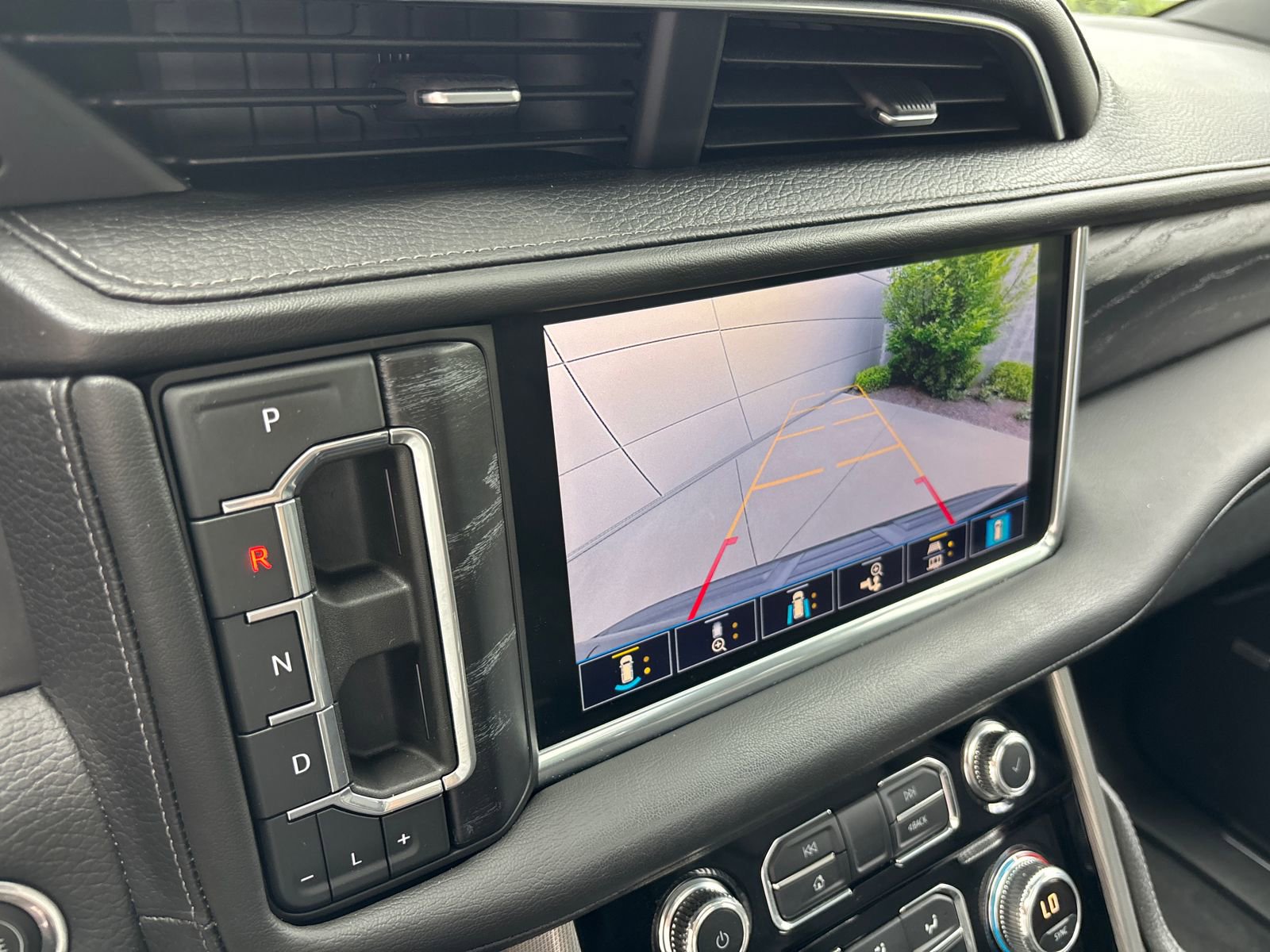Used 2021 GMC Yukon XL Denali w/ Denali Premium Package AWD/4WD image 20