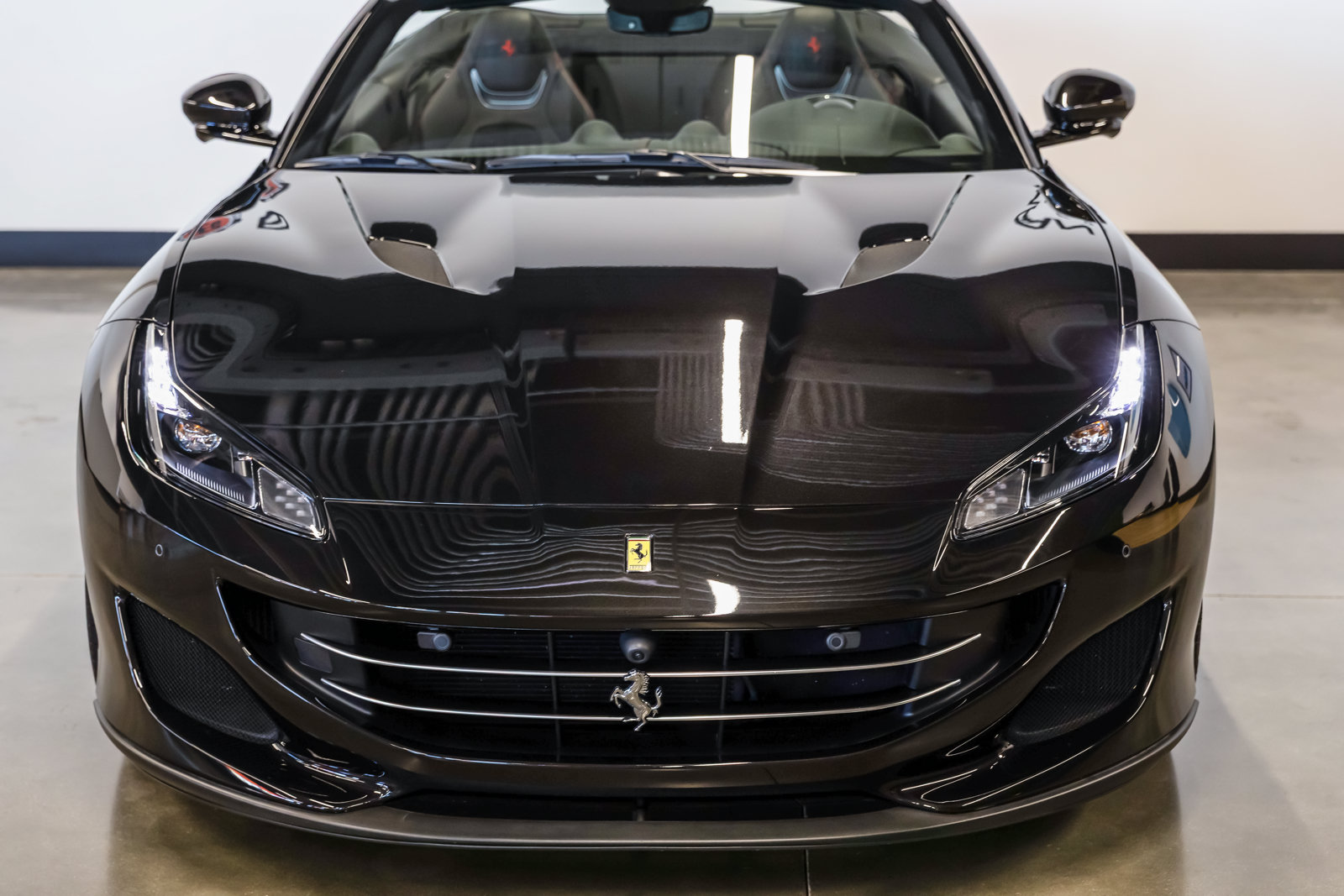 Used 2020 Ferrari Portofino RWD image 4