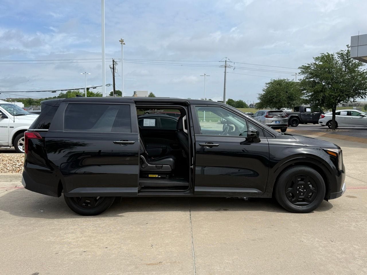 Used 2025 Kia Carnival image 10