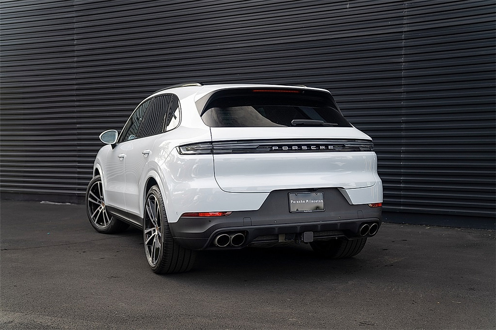 Used 2025 Porsche Cayenne S AWD/4WD image 3