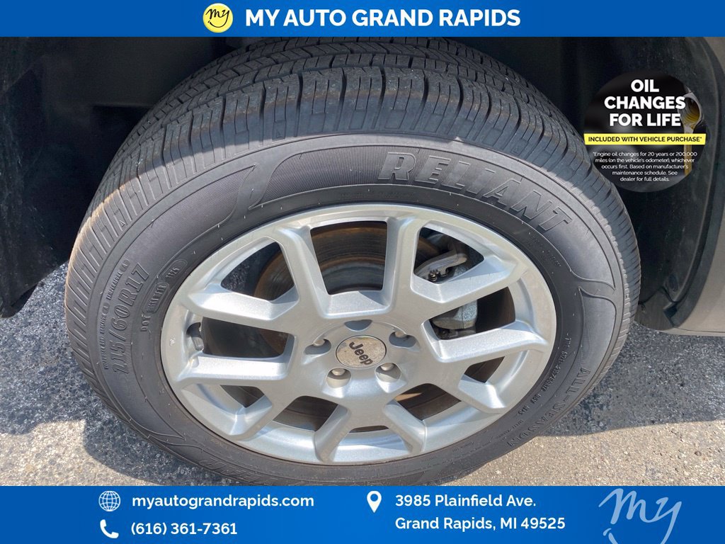Used 2023 Jeep Renegade Latitude AWD/4WD image 27