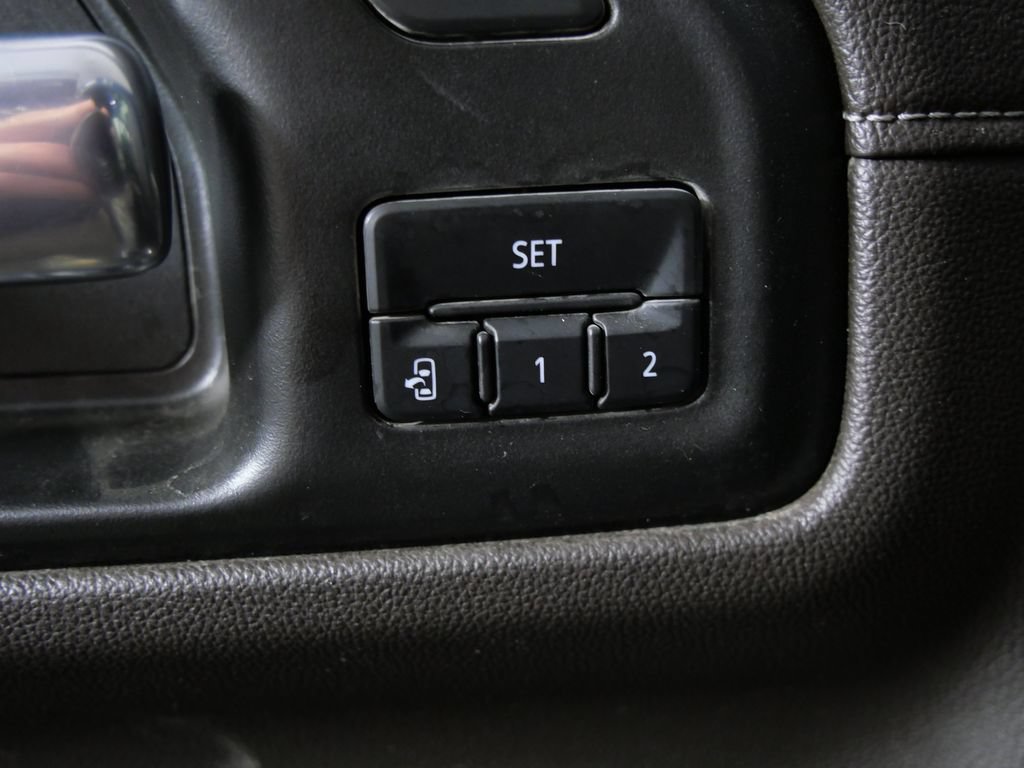 Used 2021 Chevrolet Silverado 1500 LTZ AWD/4WD image 14