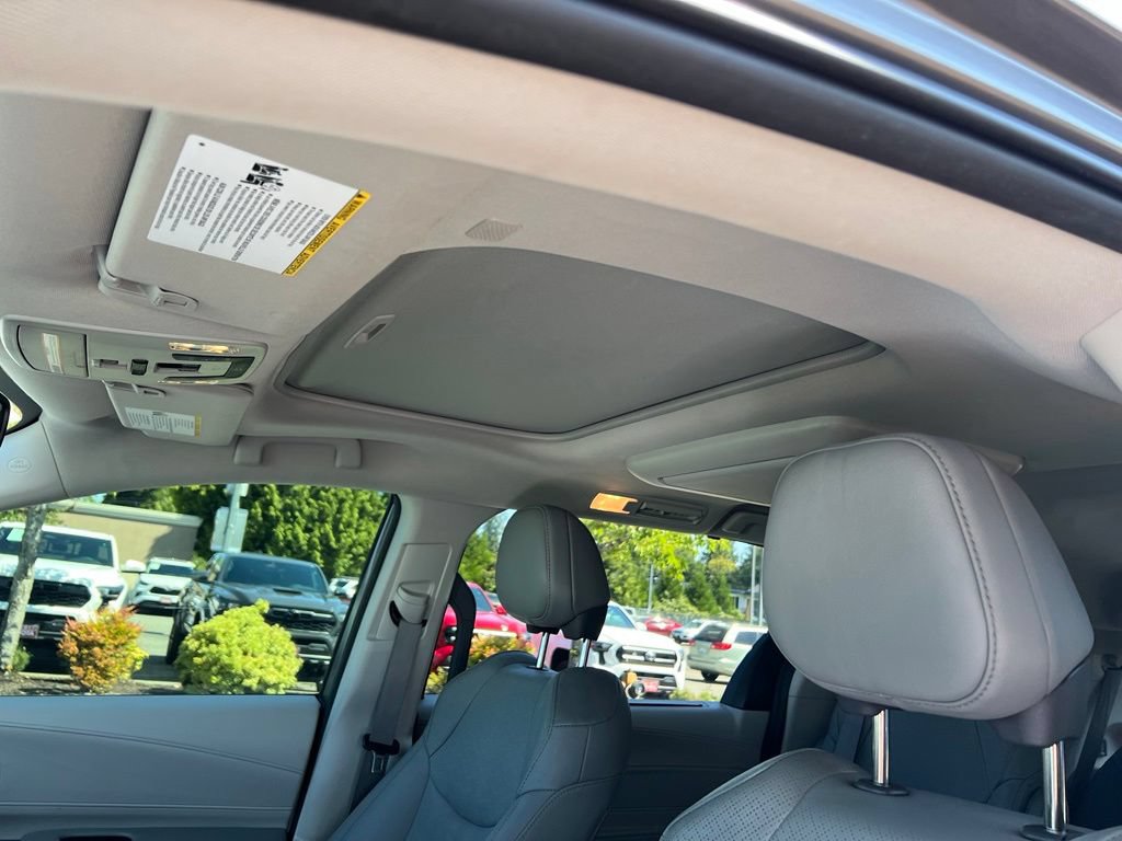 Certified 2022 Toyota Sienna Limited AWD/4WD image 15