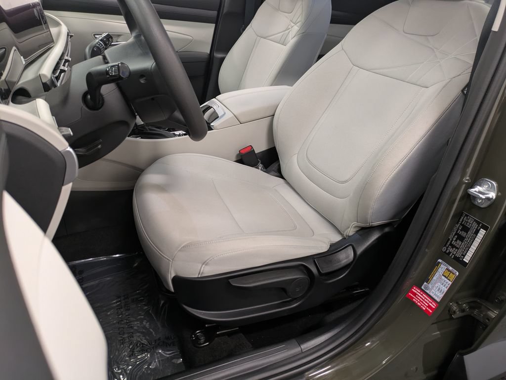 Certified 2025 Hyundai Tucson SE AWD/4WD image 9