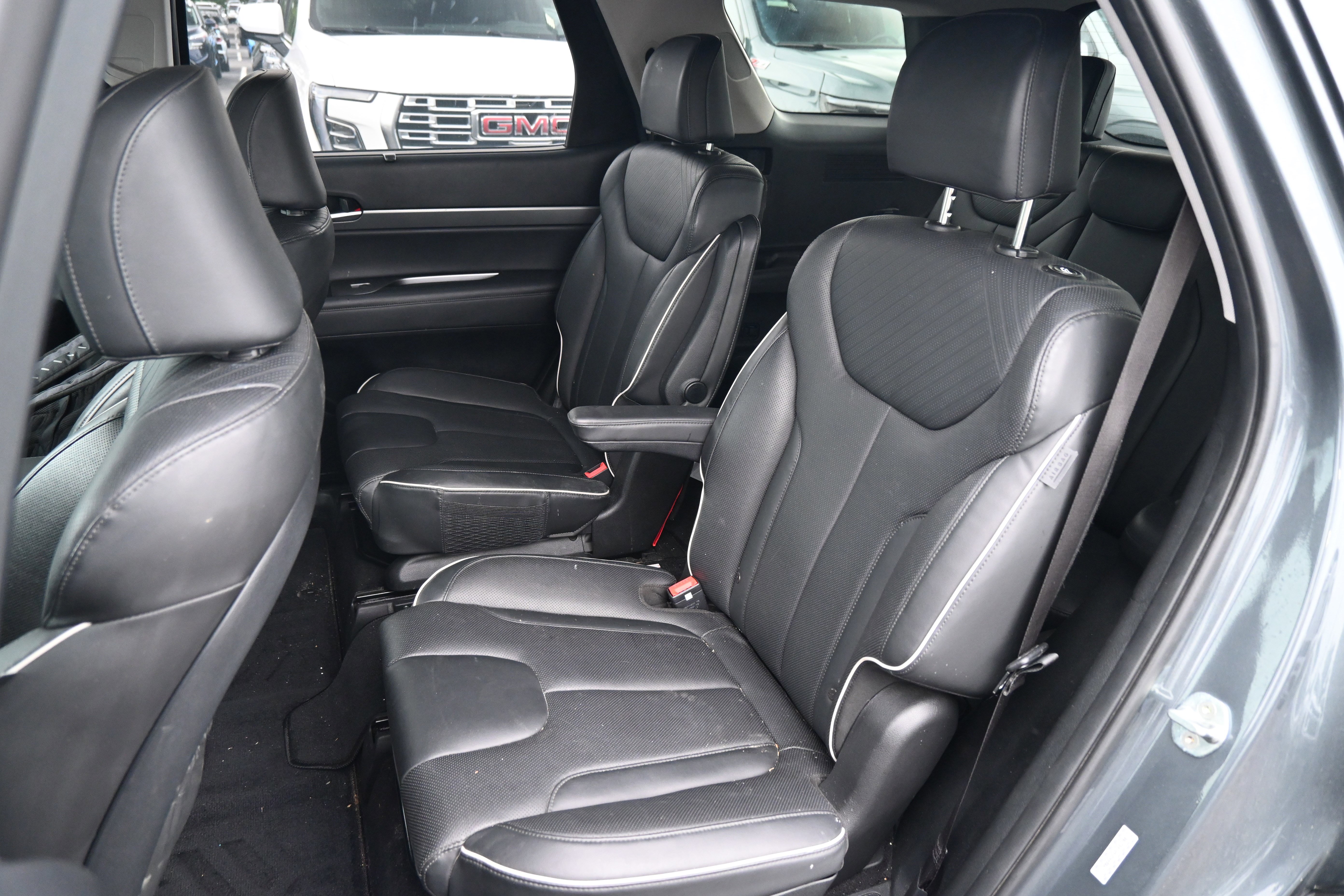 Used 2023 Hyundai Palisade SEL w/ Premium Package FWD image 8