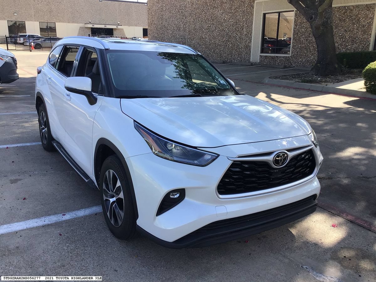 Used 2021 Toyota Highlander XLE FWD image 5
