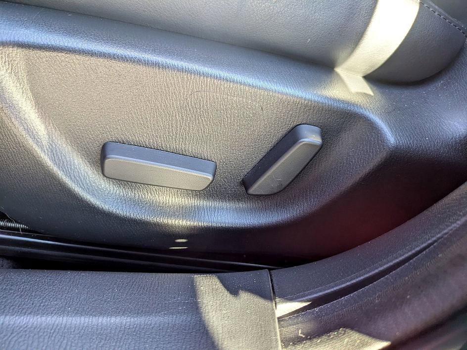 Used 2018 MAZDA MAZDA3 Touring image 12