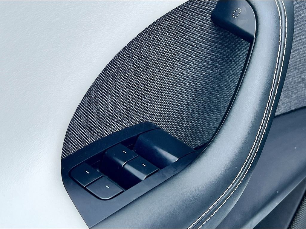 Used 2022 Tesla Model X image 17