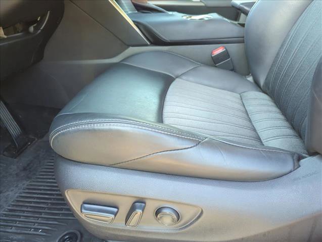 Used 2021 Toyota Venza XLE image 10