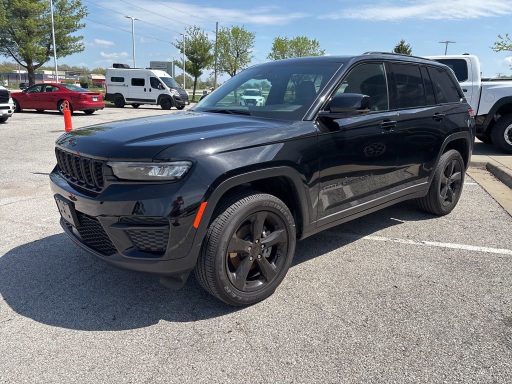 New 2025 Jeep Grand Cherokee Altitude AWD/4WD image 13