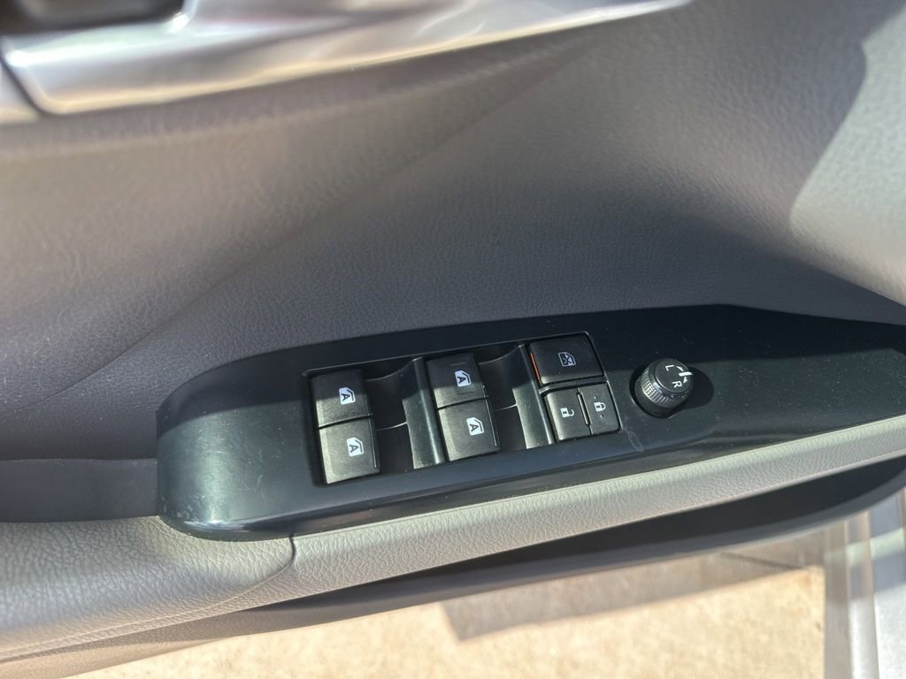 Used 2018 Toyota Camry SE FWD image 7