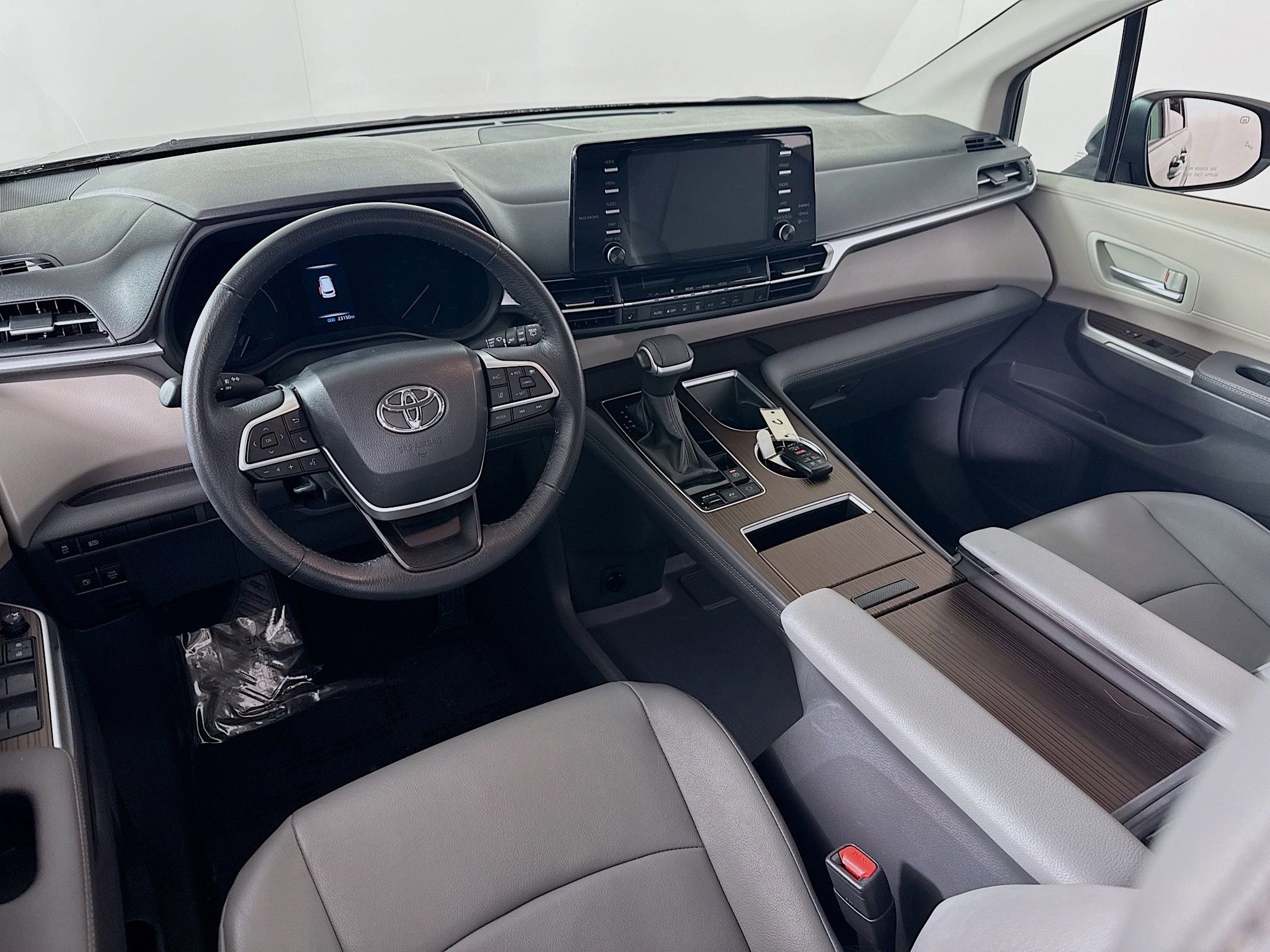 Certified 2024 Toyota Sienna XLE image 19