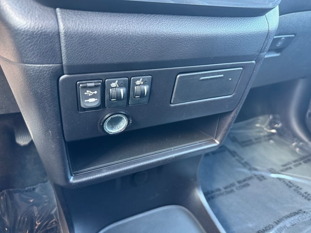 Used 2015 Toyota Sienna SE FWD image 24