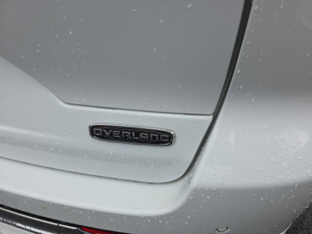 Used 2023 Jeep Grand Cherokee Overland w/ Luxury Tech Group IV AWD/4WD image 35