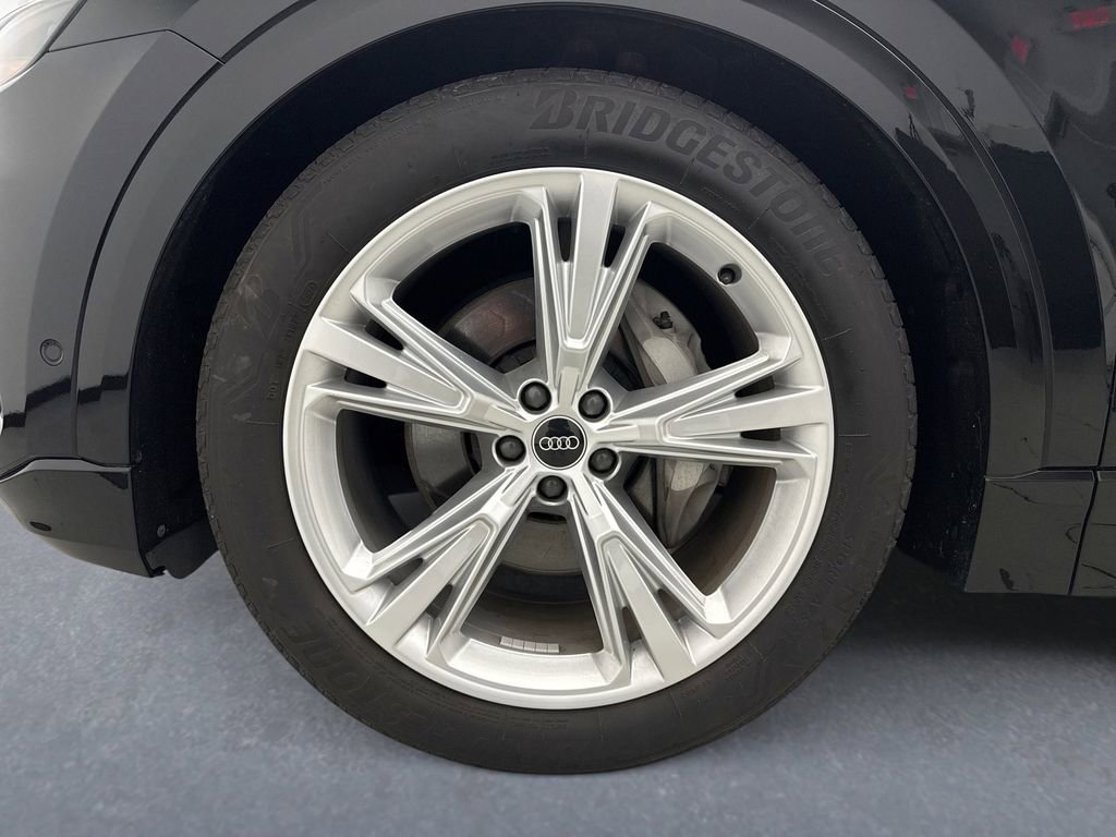 Used 2022 Audi Q8 Prestige w/ Prestige Package image 26