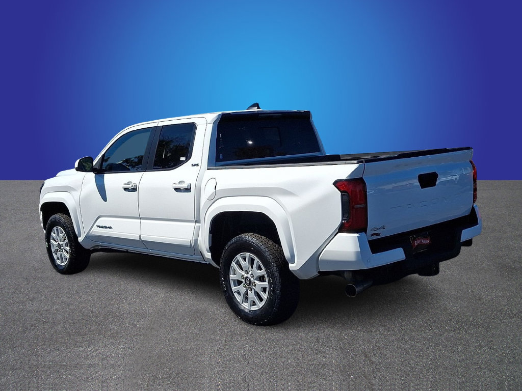 Used 2024 Toyota Tacoma SR5 AWD/4WD image 6