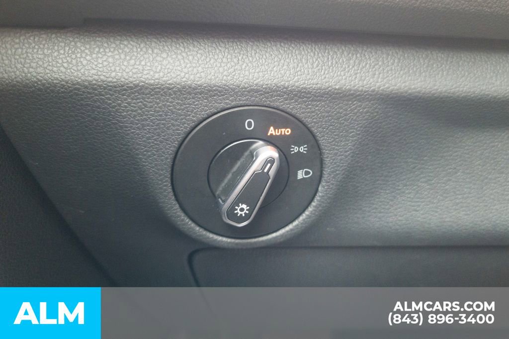 Used 2024 Volkswagen Jetta SE image 32