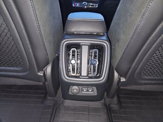 Used 2021 Volvo XC40 T5 R-Design w/ Advanced Package image 38