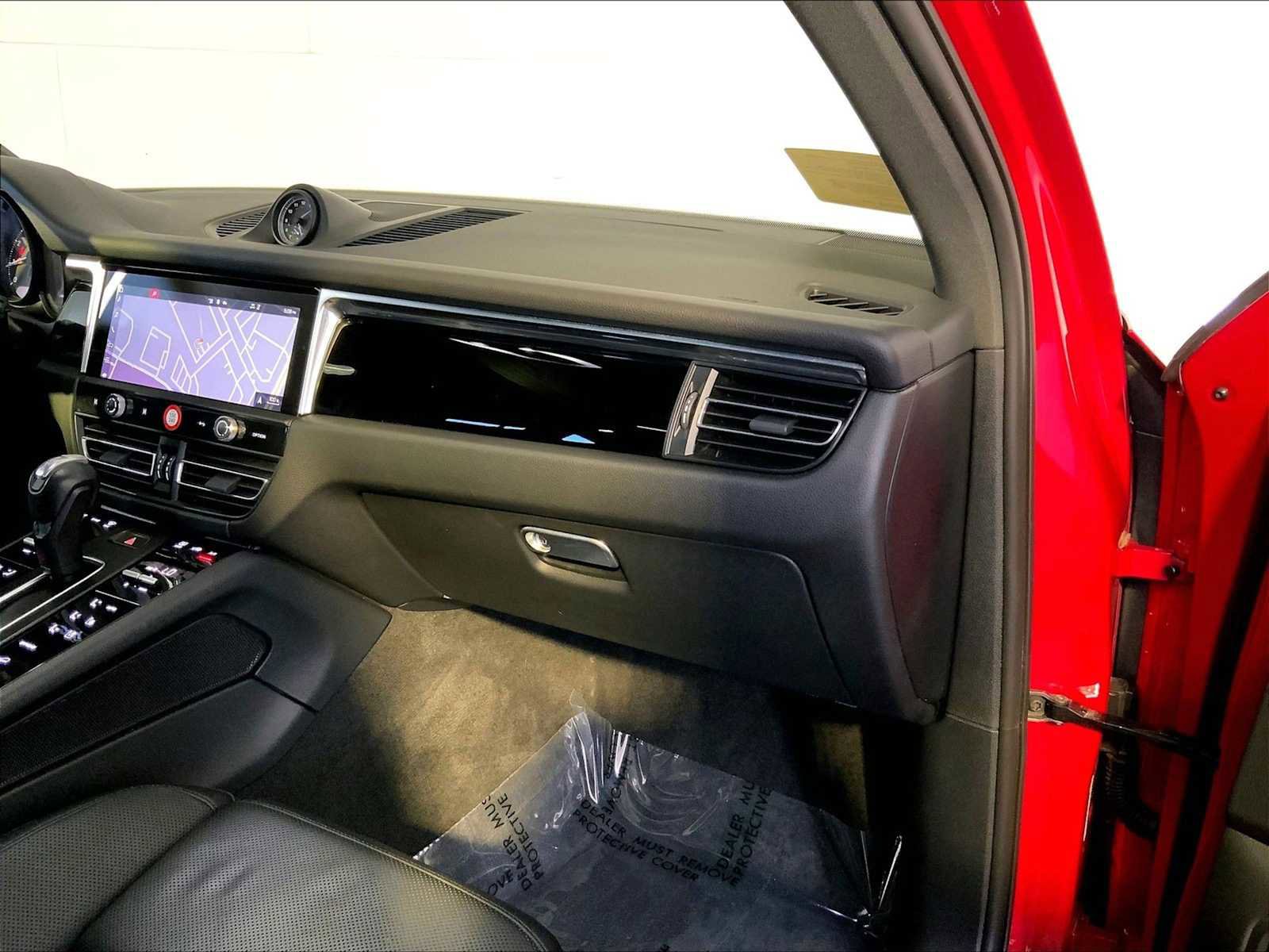 Certified 2023 Porsche Macan AWD/4WD image 22