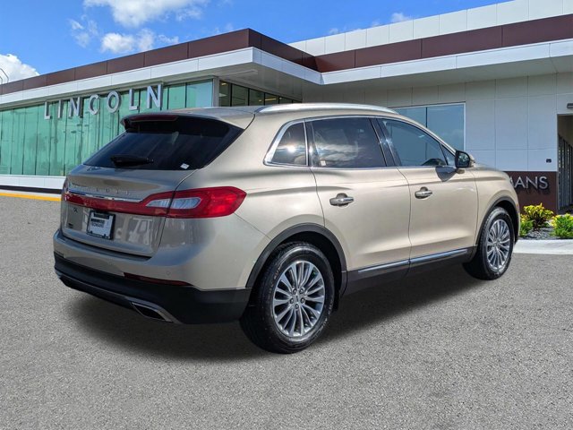 Used 2017 Lincoln MKX Select w/ Select Plus Package FWD image 4