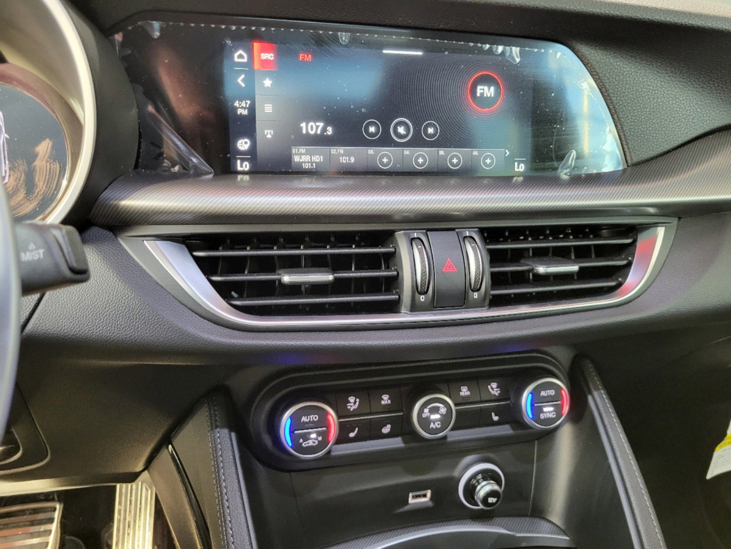 New 2025 Alfa Romeo Stelvio Sprint AWD/4WD image 24