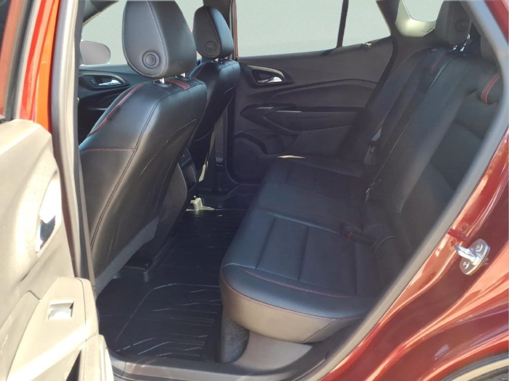 Used 2025 Chevrolet Trax RS w/ Sunroof Package FWD image 17