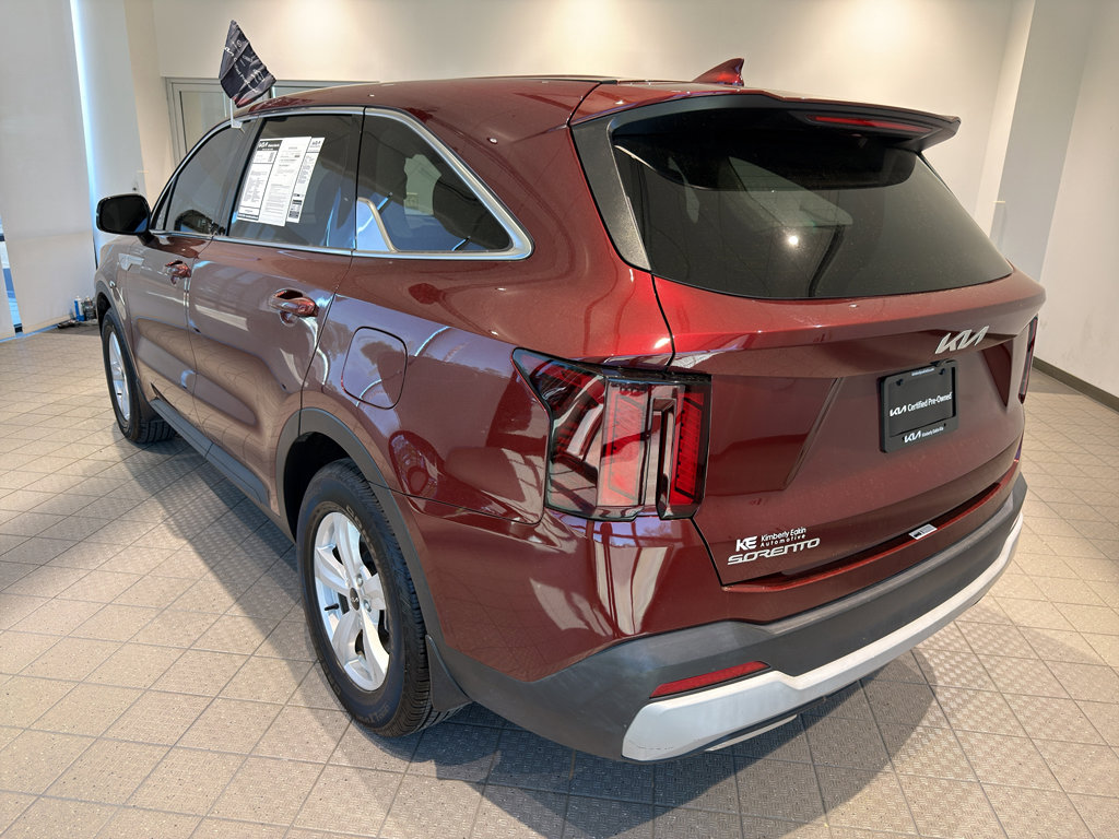 Certified 2024 Kia Sorento LX image 3