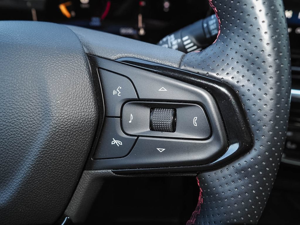 Used 2025 Chevrolet Trax RS w/ Sunroof Package FWD image 31