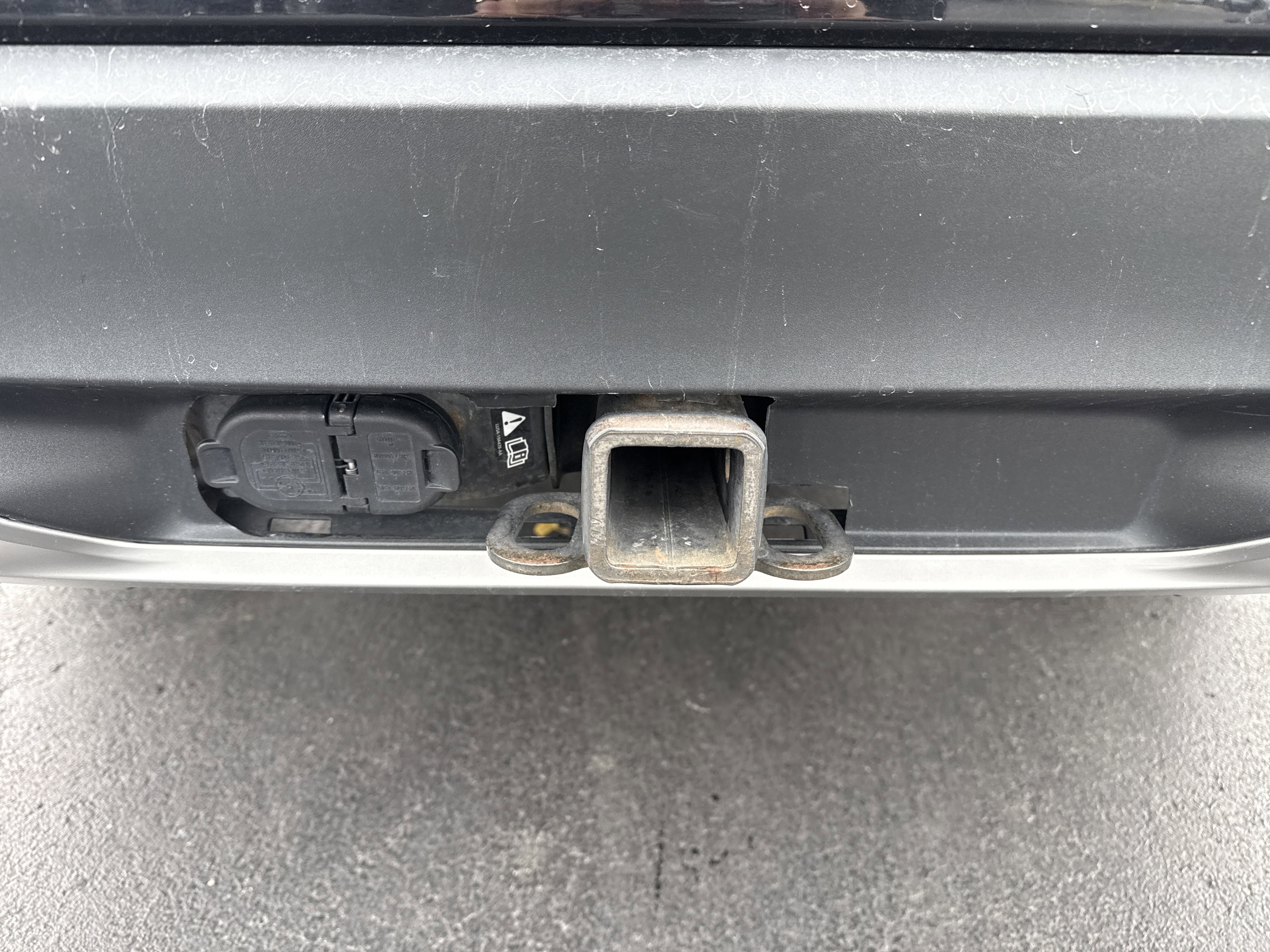 Used 2022 Ford Explorer XLT w/ Equipment Group 202A image 7