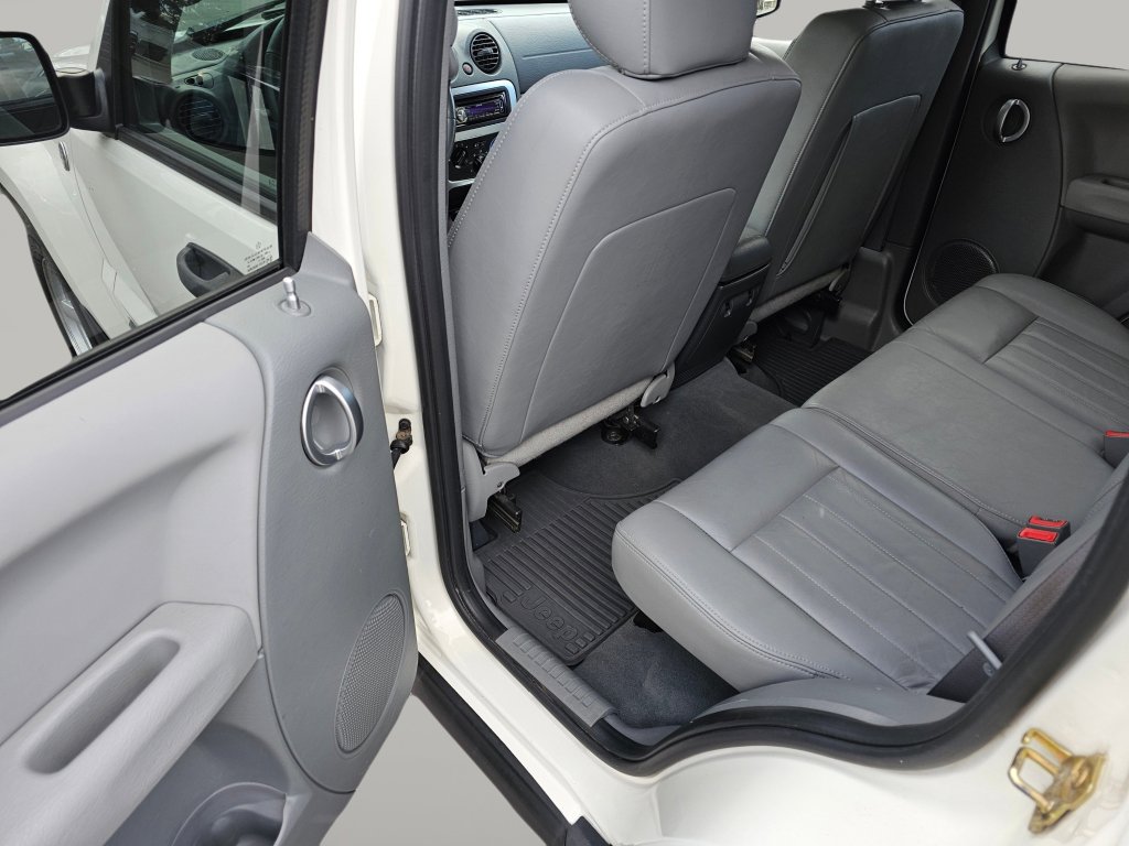 Used 2005 Jeep Liberty Limited image 20
